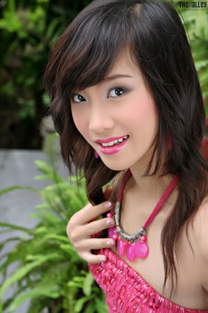 Lolita Cheng "Gadis Lembut Berpakaian Merah" [The Black Alley]