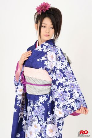 [RQ-STAR] NO.00068 Hitomi Furuzaki felicita al kimono de año nuevo - Serie de kimonos de feliz año nuevo