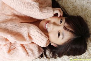 Yua Saito << ¡Desafía una pose sexy con una sonrisa inocente!