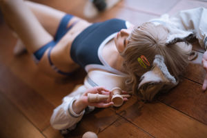 [Internet celebrity COSER photo] Anime blogger A Bao is also a rabbit girl - X-shaped gym suit