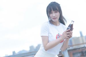 [Net Red COSER Photo] Anime-Blogger zieht seinen Schwanz aus Mizuki - Cola JK