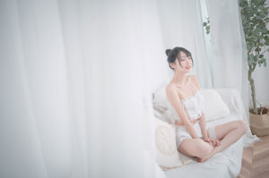 [COS Welfare] Zhou Ji é um coelhinho fofo - pijama branco