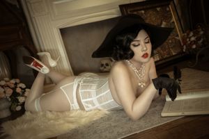 [Internet Celebrity COS] Qianhuang Night Killing – Resident Evil White