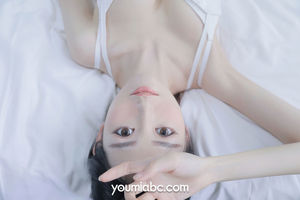 [尤蜜荟YouMiabc] Chica Shen Mengyao con falda blanca