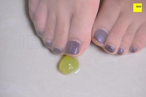 Modèle de jambe Qiqi "La fille qui mange des raisins" [Iss à IESS] Belles jambes en bas
