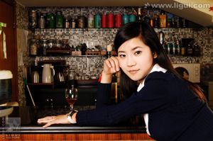 Modelo Karuru "Senhorita Bar de Licores para Fama os Convidados" [丽 柜 LiGui] Foto de belas pernas e pés de jade