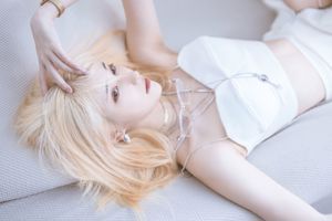 [Net Red COSER Photo] Anime Blogger Nan Tao Momoko - White Uniform