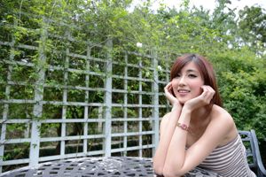Pemotretan luar ruangan Liao Tingling / Kira Jingjing "Seri Rok Mini Qi B"