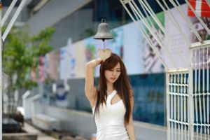 [Taiwan Zhengmei] Zhang Jingjing Arlena "Wuri High Speed ​​Rail Girl ~ Belles jambes sur le pont"
