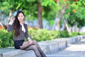 [Taiwan Zhengmei] Zhang Xiaomi-Schwarzes Seiden-OL-Mädchen im Freien