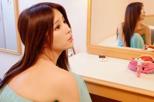 台湾正妹张齐郡JULIE《化妆镜旁的女神》